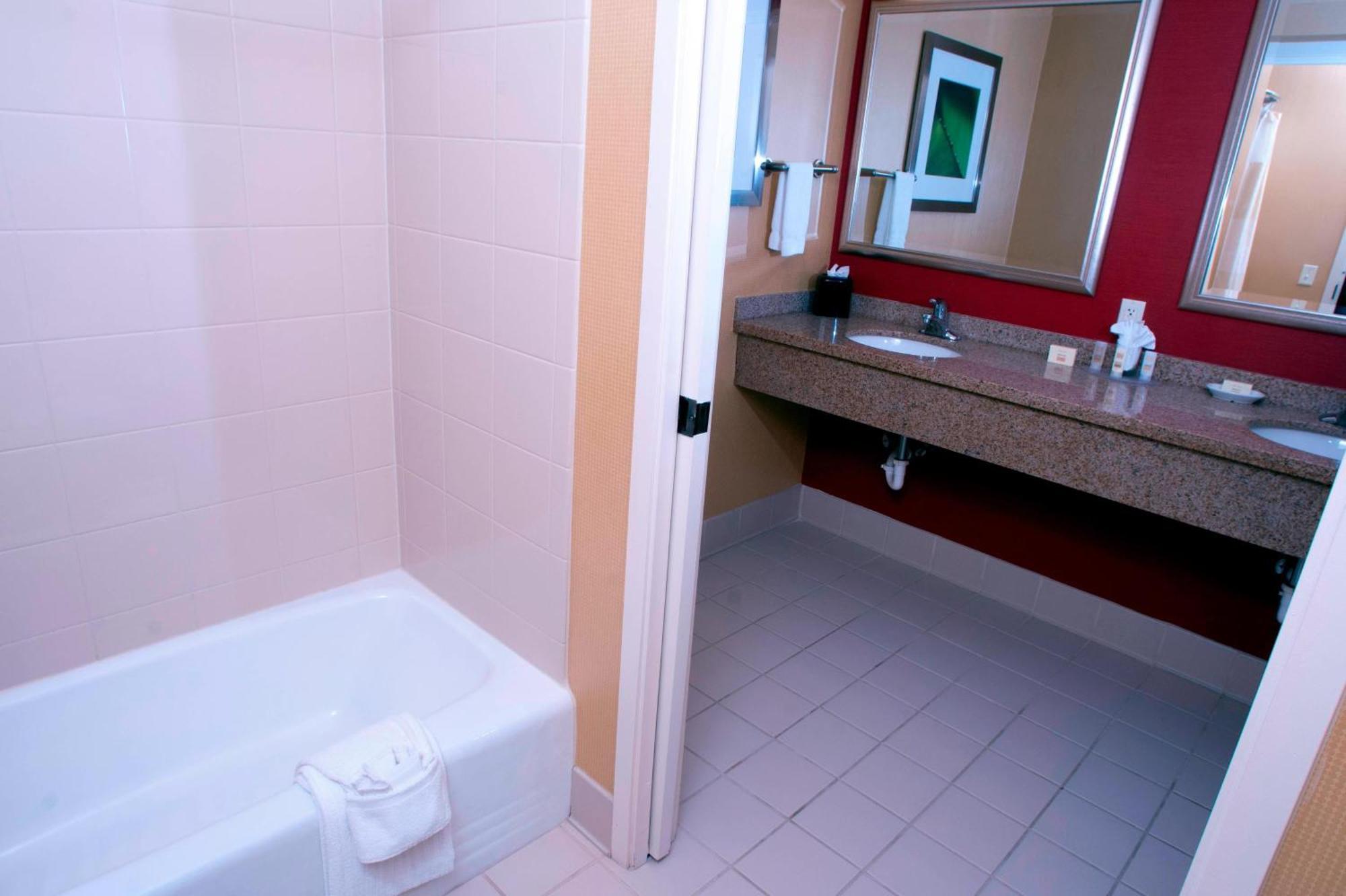 Courtyard Middlebury Hotel Luaran gambar